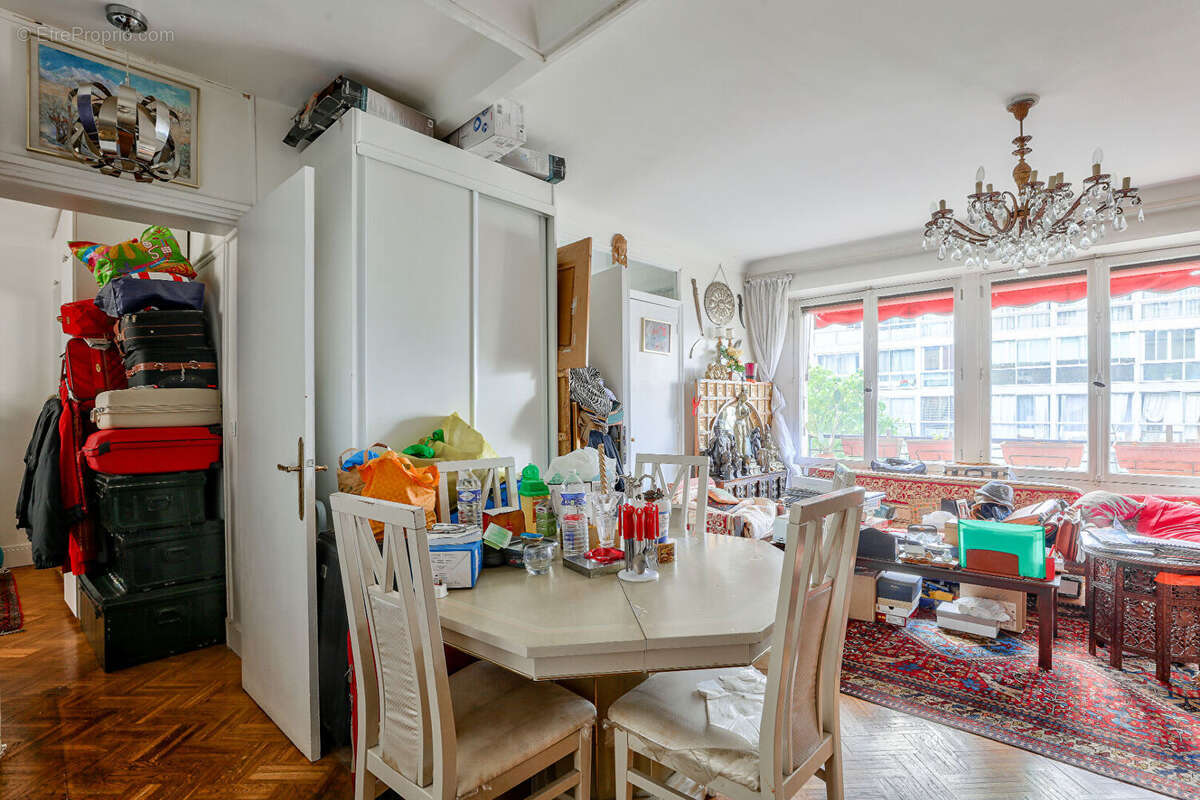 Appartement à PARIS-16E