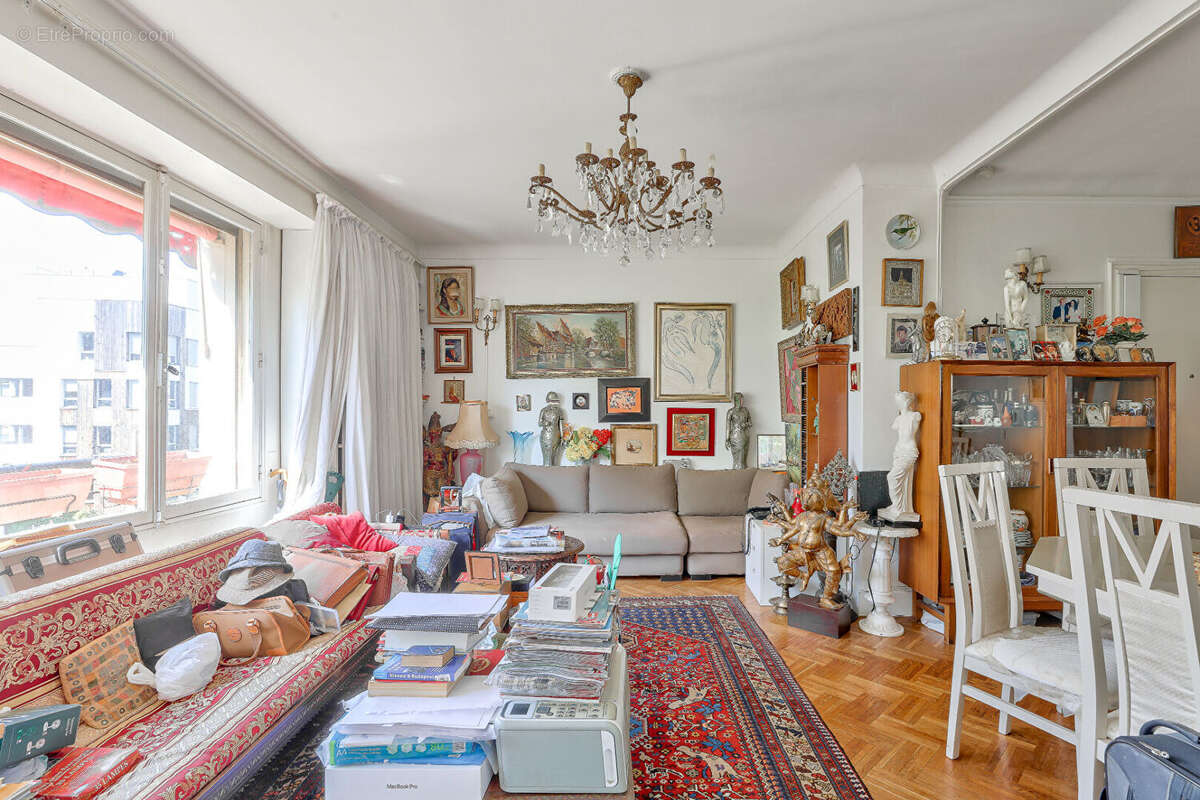 Appartement à PARIS-16E