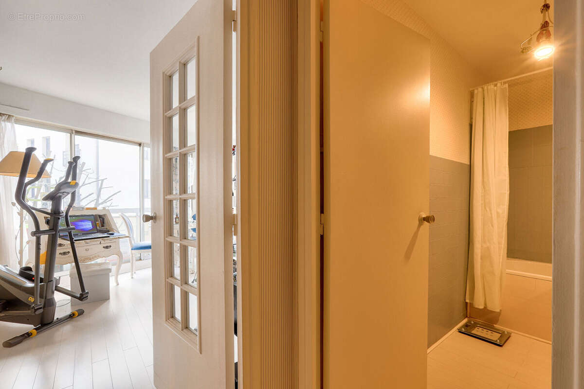 Appartement à PARIS-16E