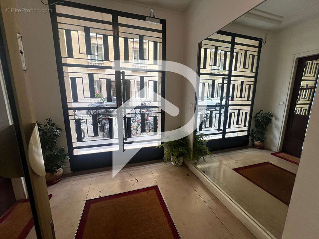 Appartement à PARIS-16E