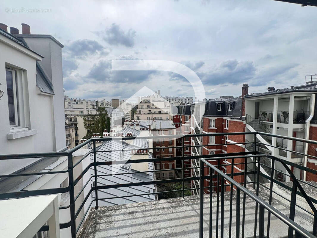 Appartement à PARIS-16E