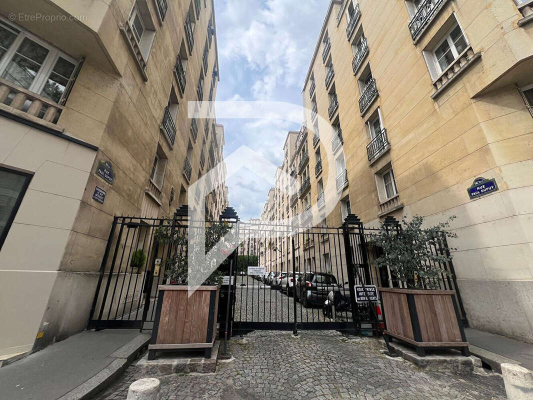 Appartement à PARIS-16E