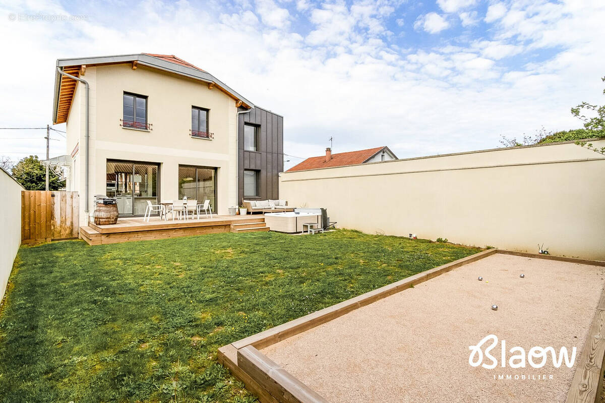 Maison à DECINES-CHARPIEU