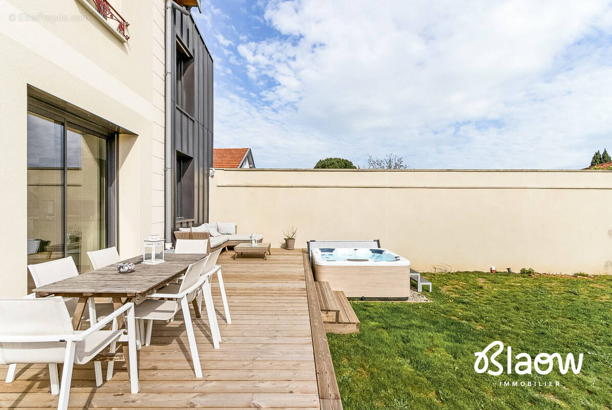 Maison à DECINES-CHARPIEU