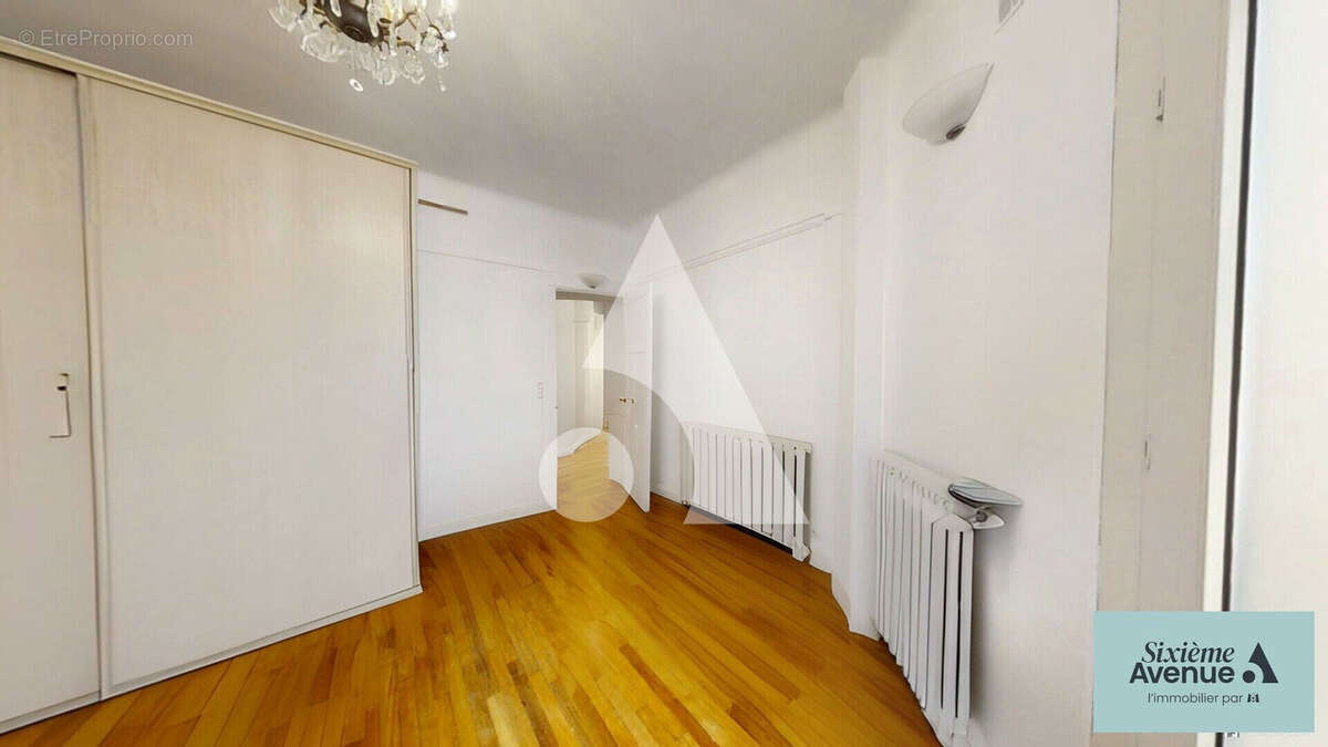 Appartement à LA GARENNE-COLOMBES