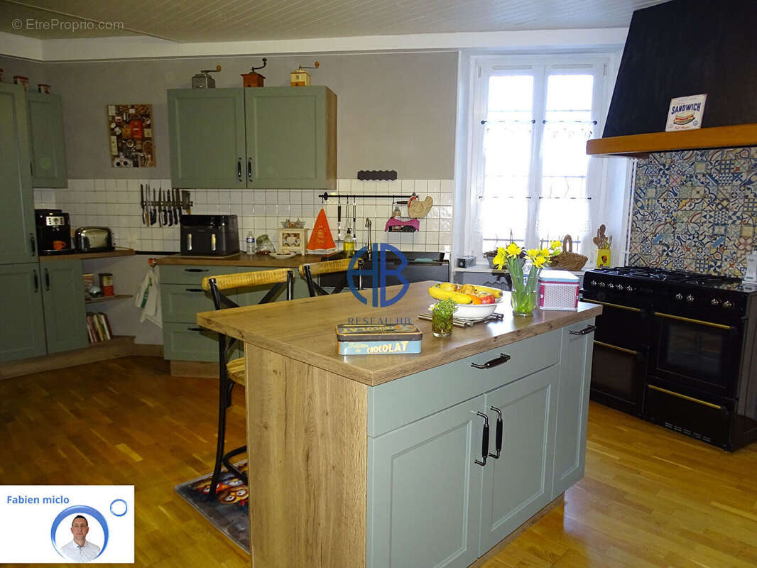 Maison à SAINT-SIMEON-DE-BRESSIEUX