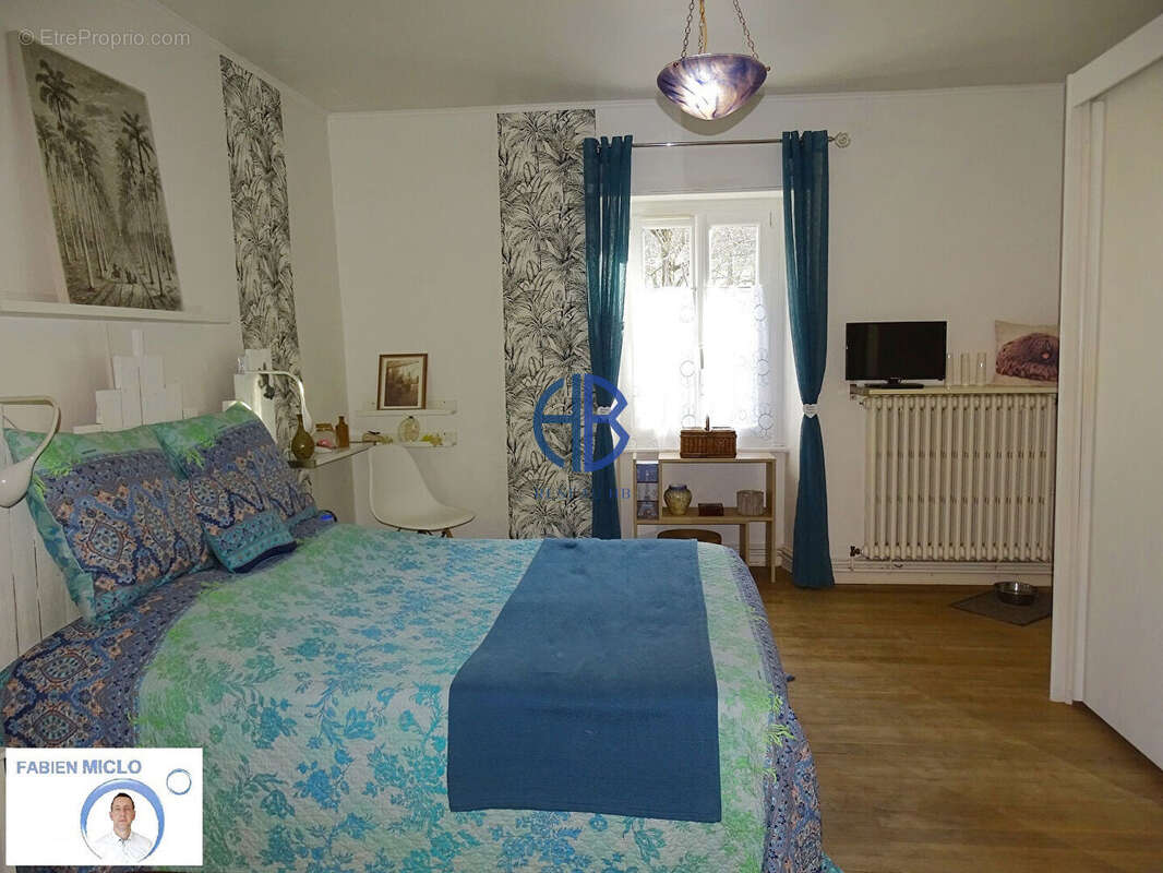 Maison à SAINT-SIMEON-DE-BRESSIEUX