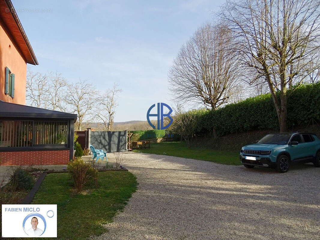 Maison à SAINT-SIMEON-DE-BRESSIEUX