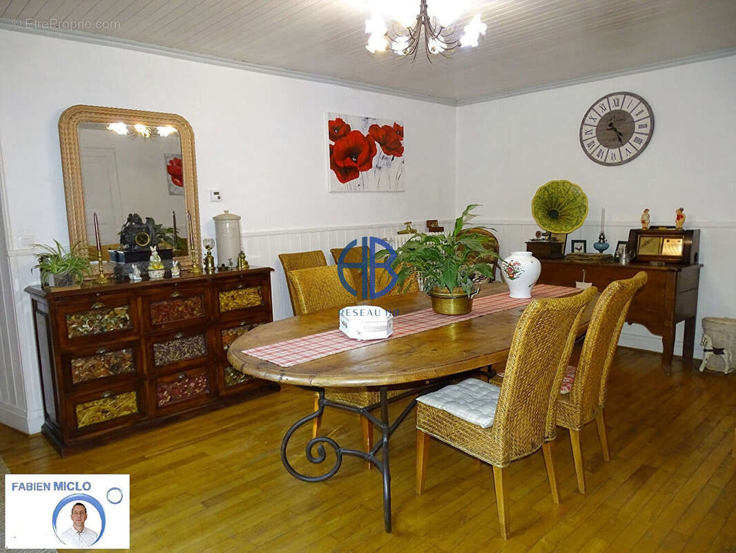 Maison à SAINT-SIMEON-DE-BRESSIEUX