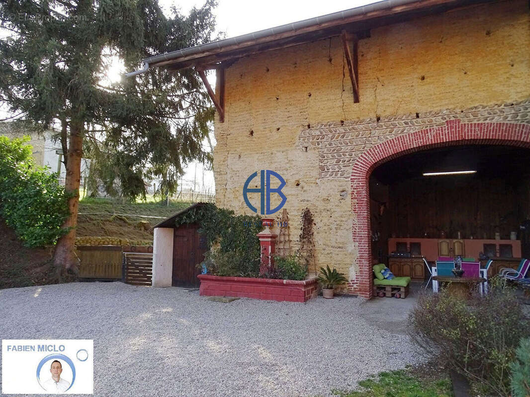 Maison à SAINT-SIMEON-DE-BRESSIEUX