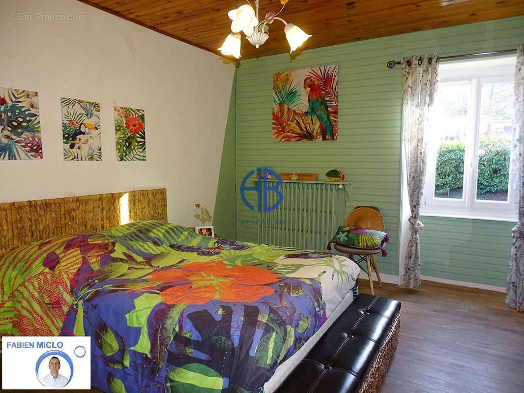 Maison à SAINT-SIMEON-DE-BRESSIEUX