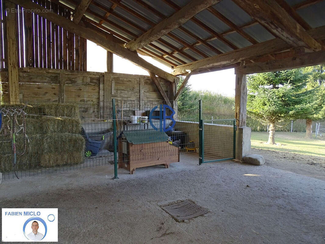 Maison à SAINT-SIMEON-DE-BRESSIEUX