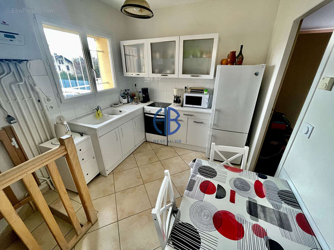 Maison à LA CHAPELLE-DE-LA-TOUR