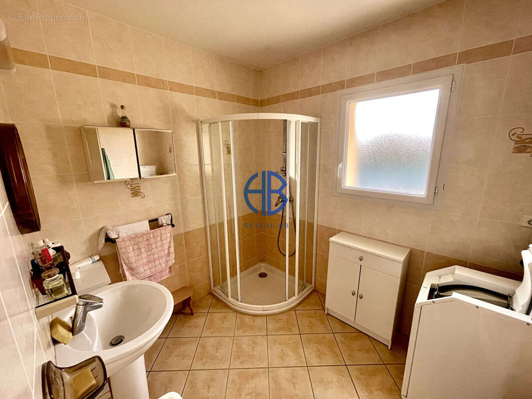 Maison à LA CHAPELLE-DE-LA-TOUR