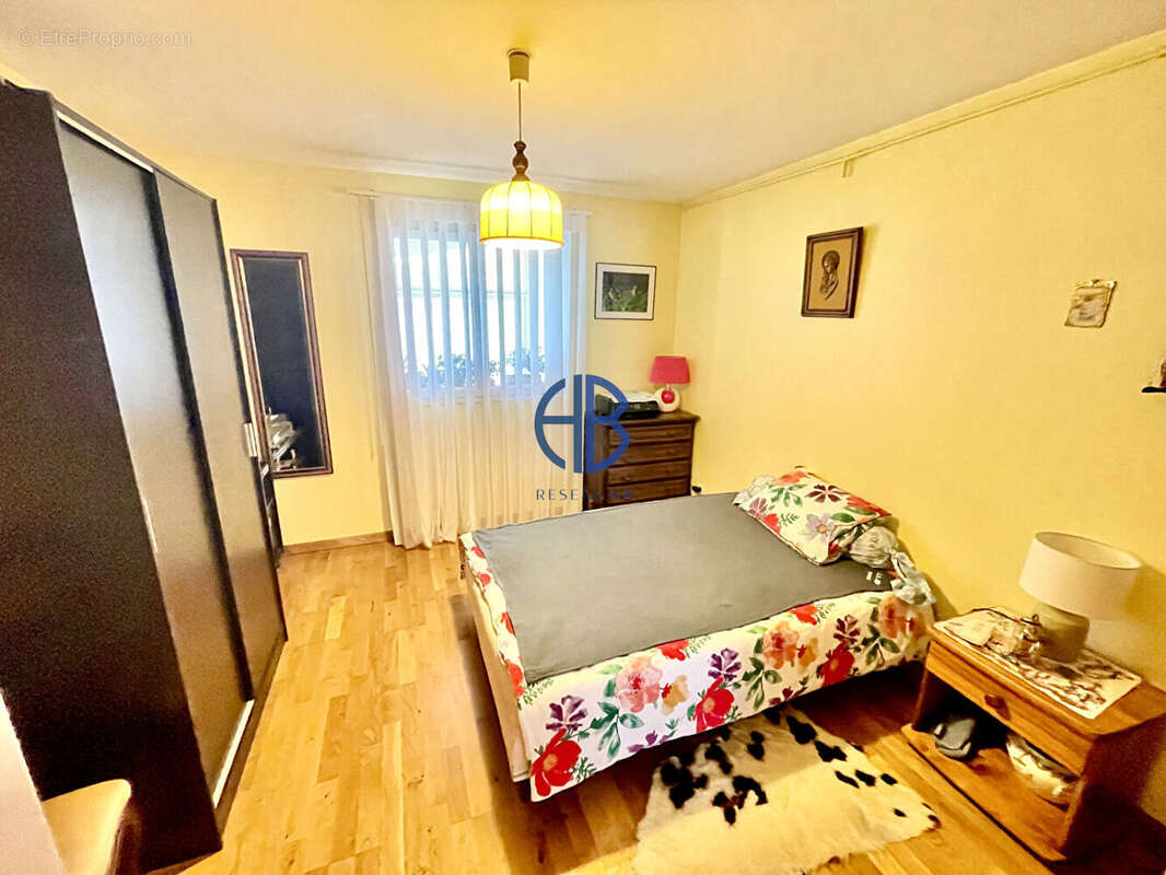 Maison à LA CHAPELLE-DE-LA-TOUR