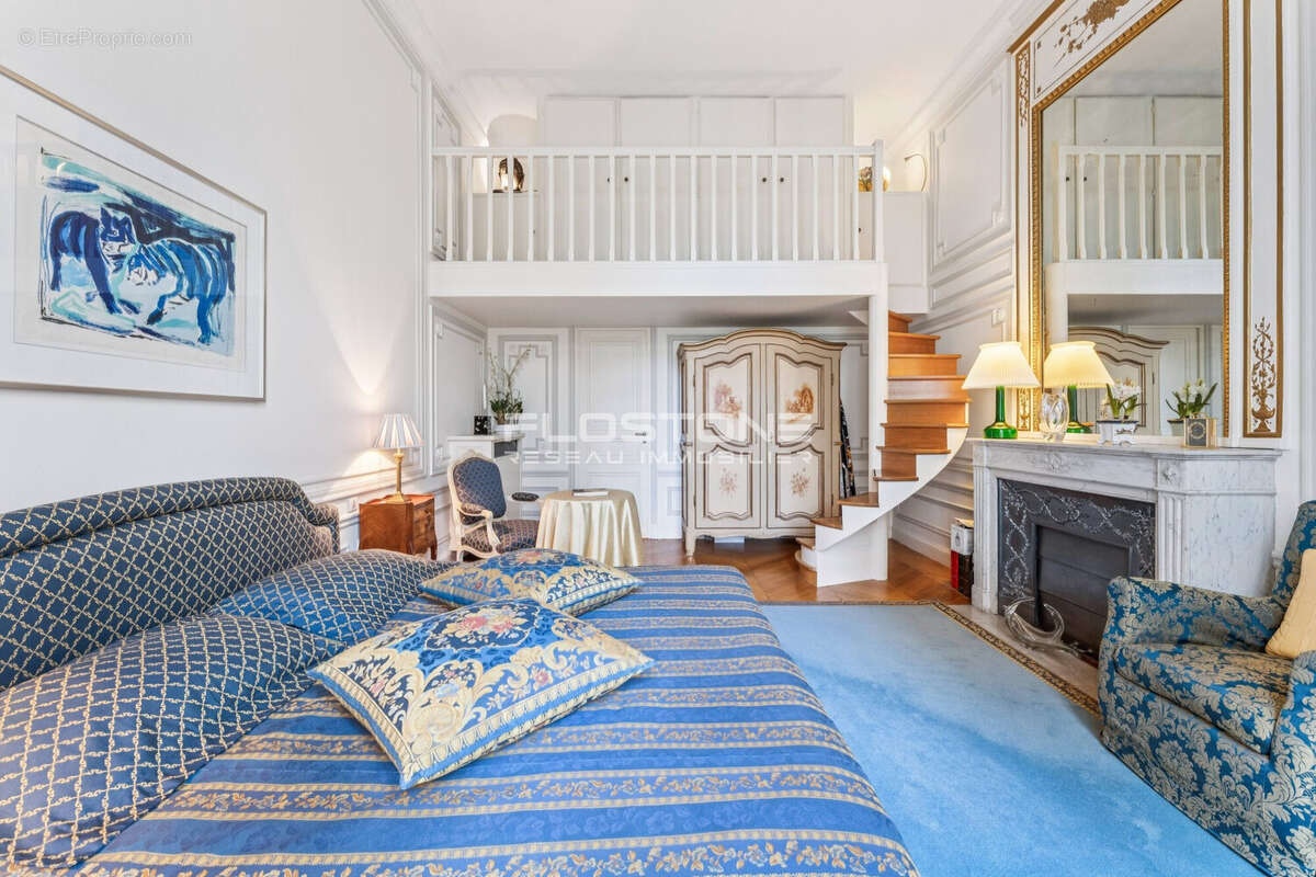 Appartement à PARIS-16E