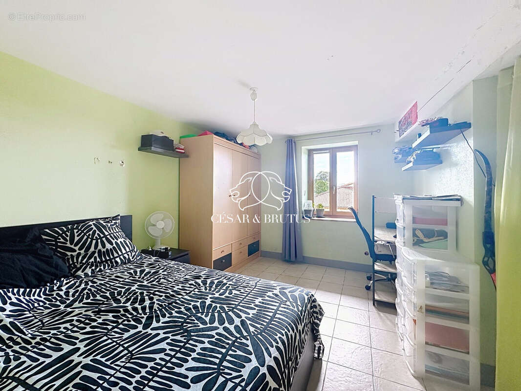 chambre 2 - Maison à SAINT-JEAN-LE-VIEUX