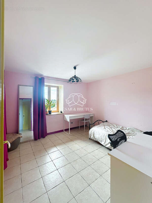 chambre 3 - Maison à SAINT-JEAN-LE-VIEUX