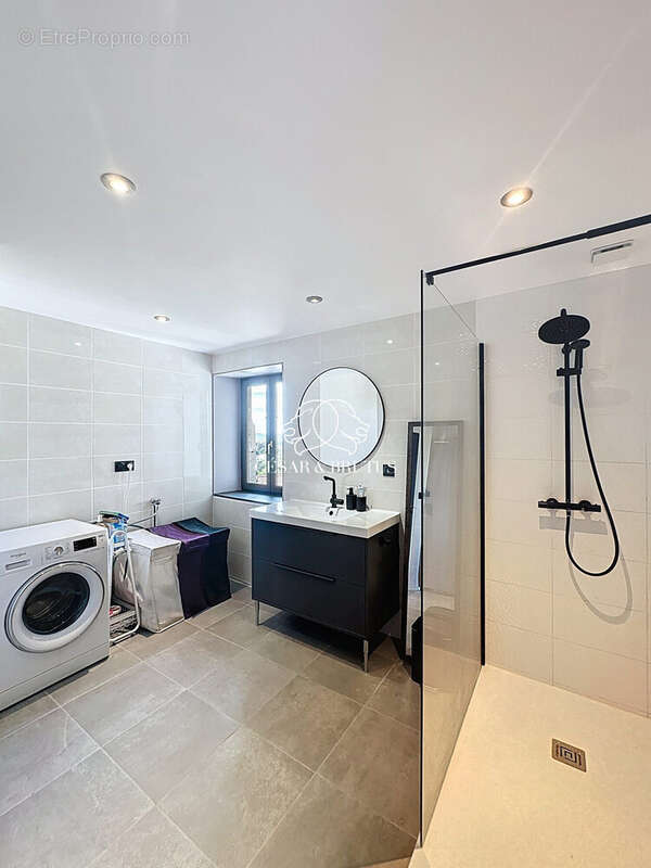 salle d&#039;eau 2 - Maison à SAINT-JEAN-LE-VIEUX