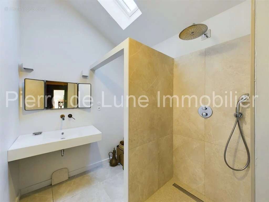 Maison à NEUVILLE-SUR-SAONE