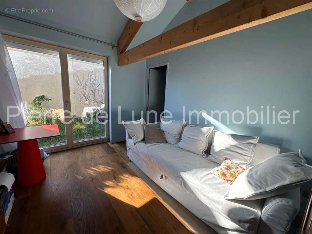 Maison à NEUVILLE-SUR-SAONE