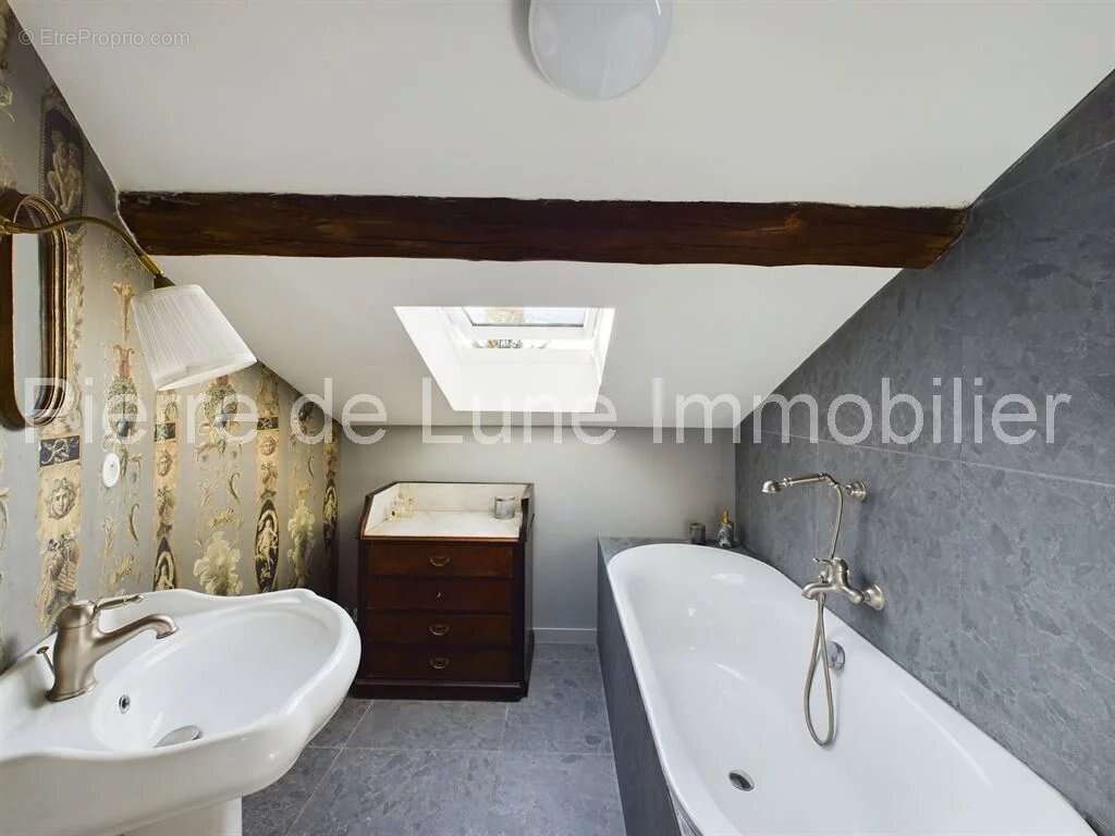 Maison à NEUVILLE-SUR-SAONE