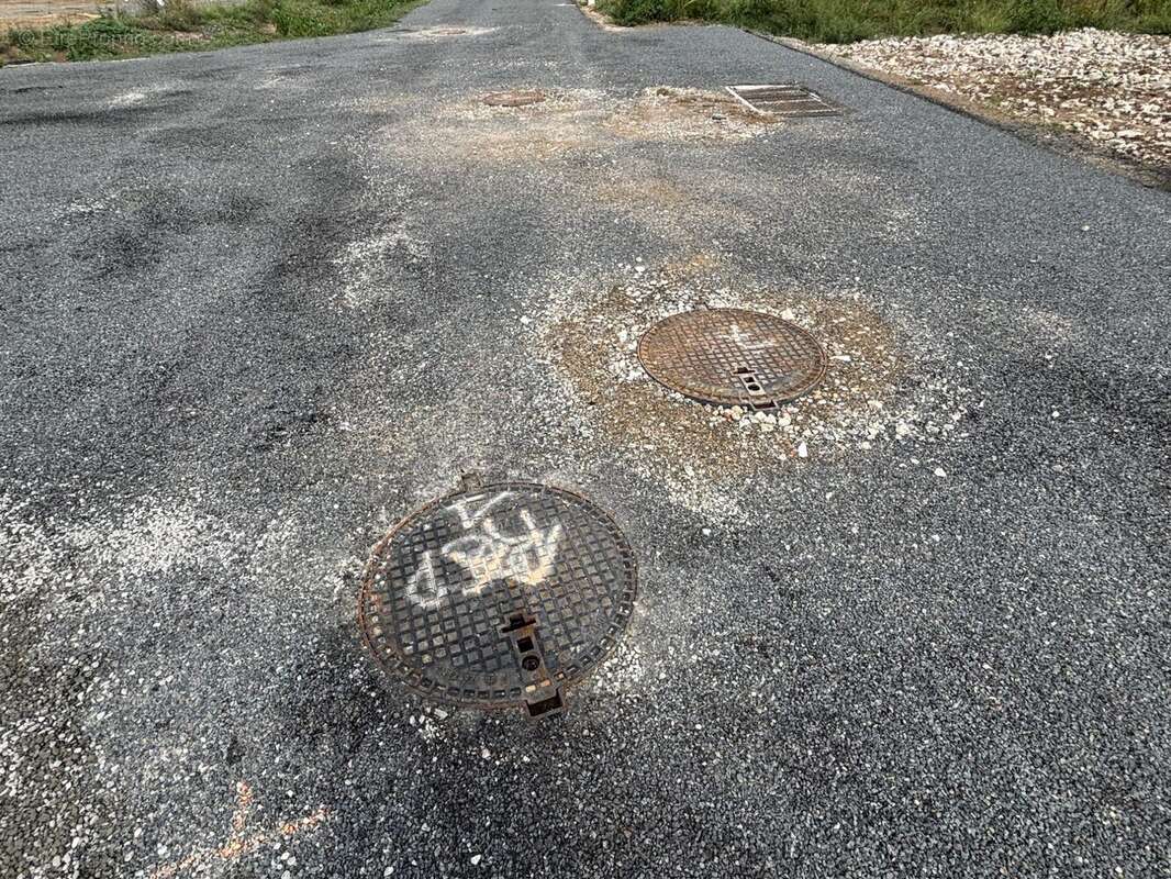 Terrain à LA MENITRE