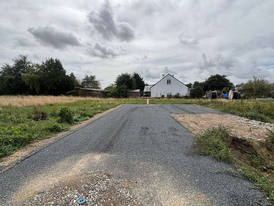 Terrain à LA MENITRE