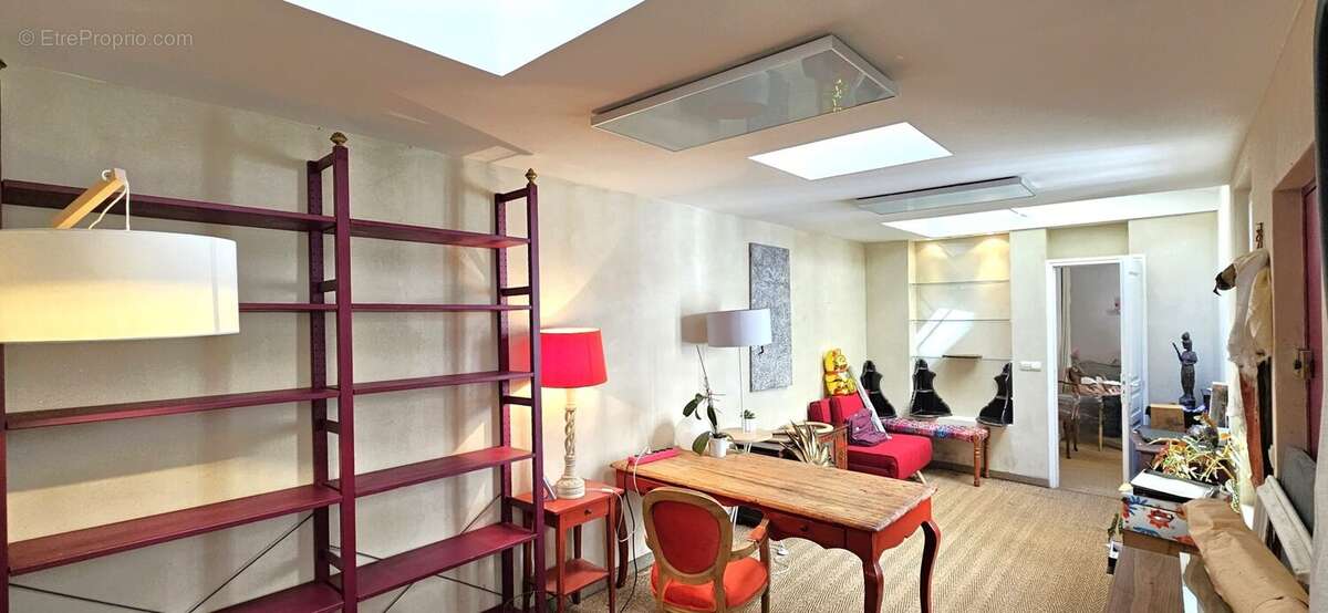 Commerce à PARIS-11E