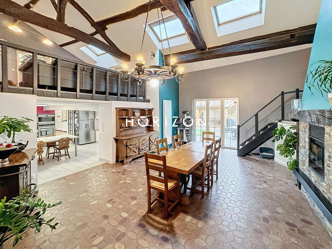 Maison à MOGNENEINS