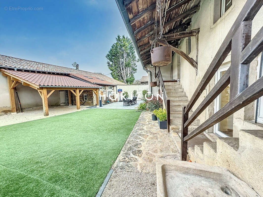 Maison à MOGNENEINS