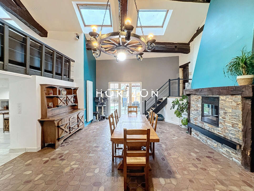 Maison à MOGNENEINS