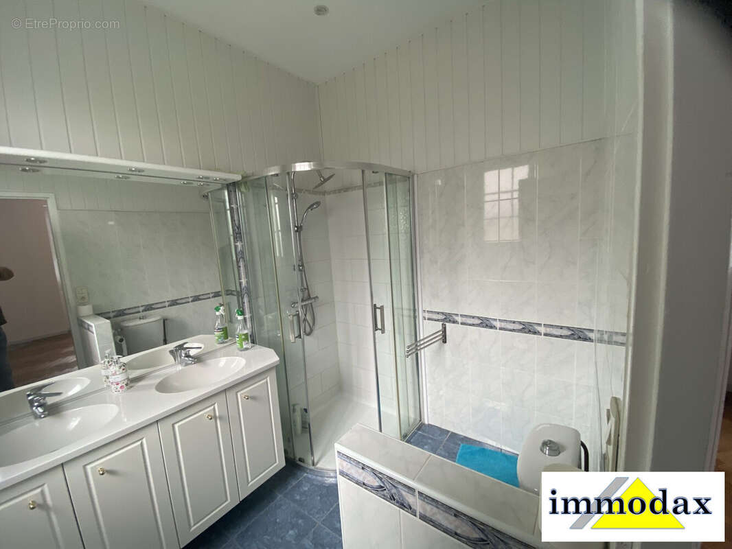 SDD + WC de la Chambre 1 G - Maison à DAX