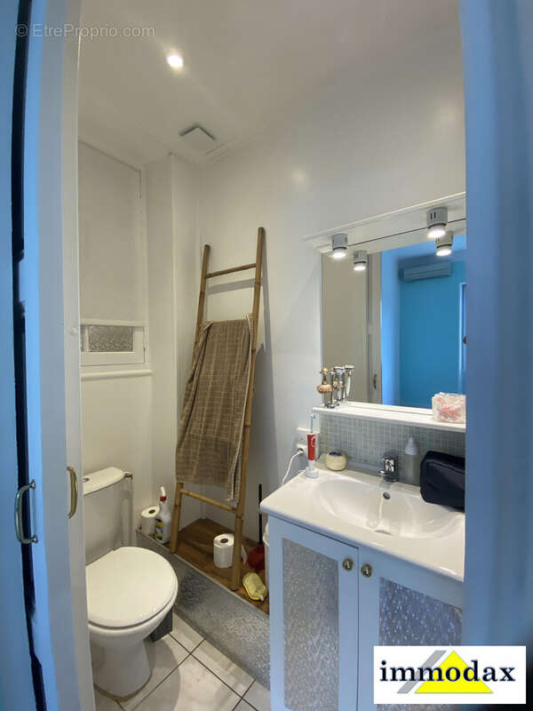 SDD + WC de la Chambre 2 D - Maison à DAX