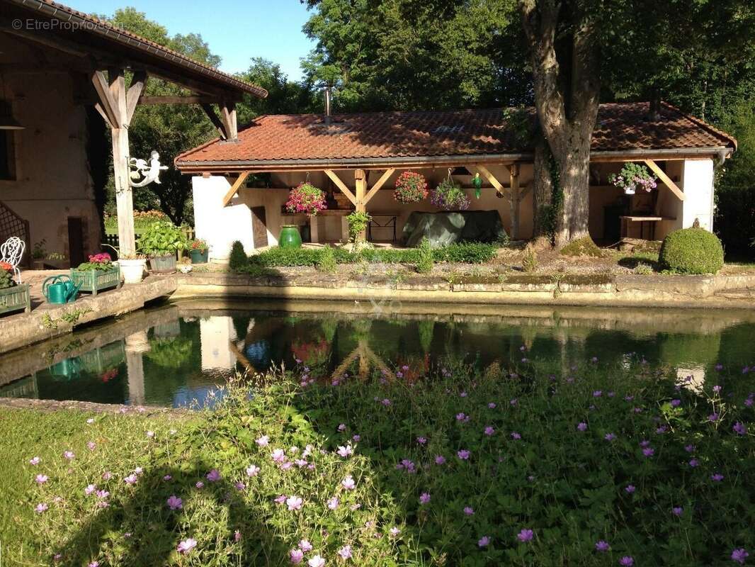 Maison à SOMMEVOIRE