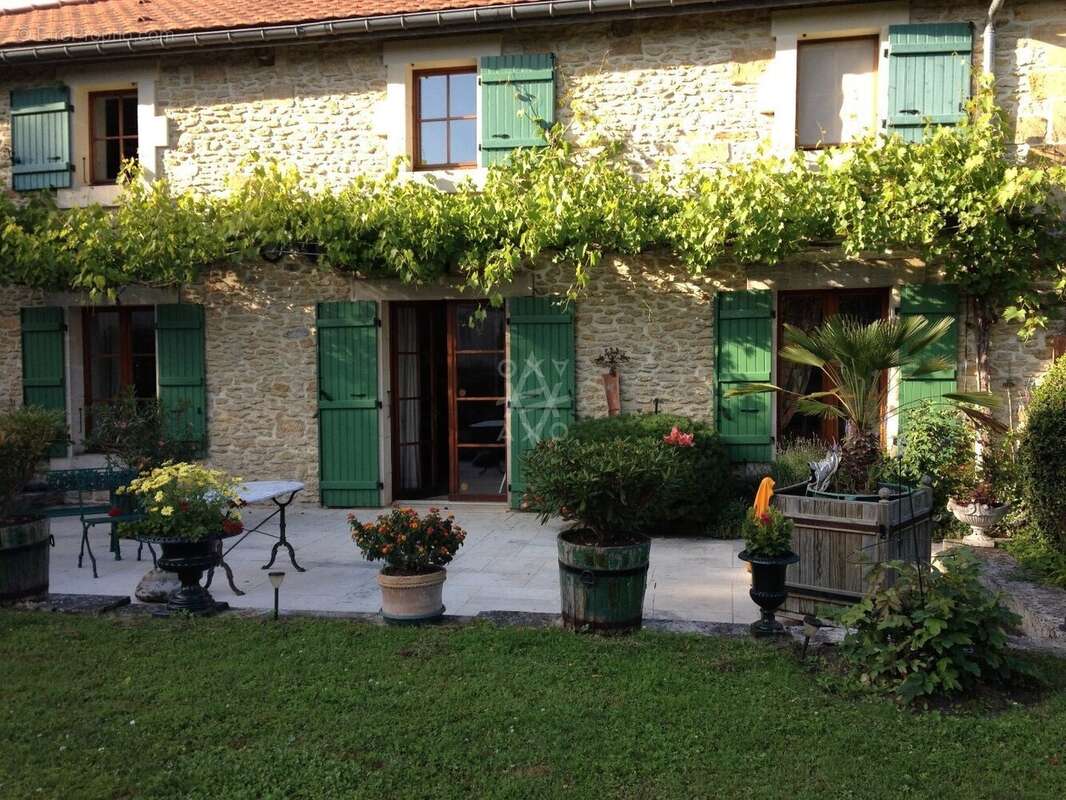 Maison à SOMMEVOIRE