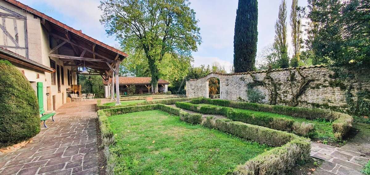 Maison à SOMMEVOIRE