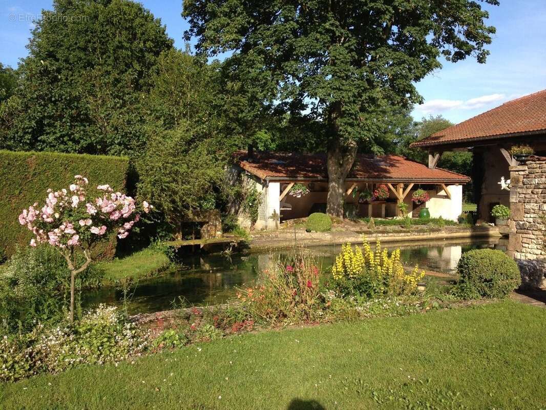 Maison à SOMMEVOIRE