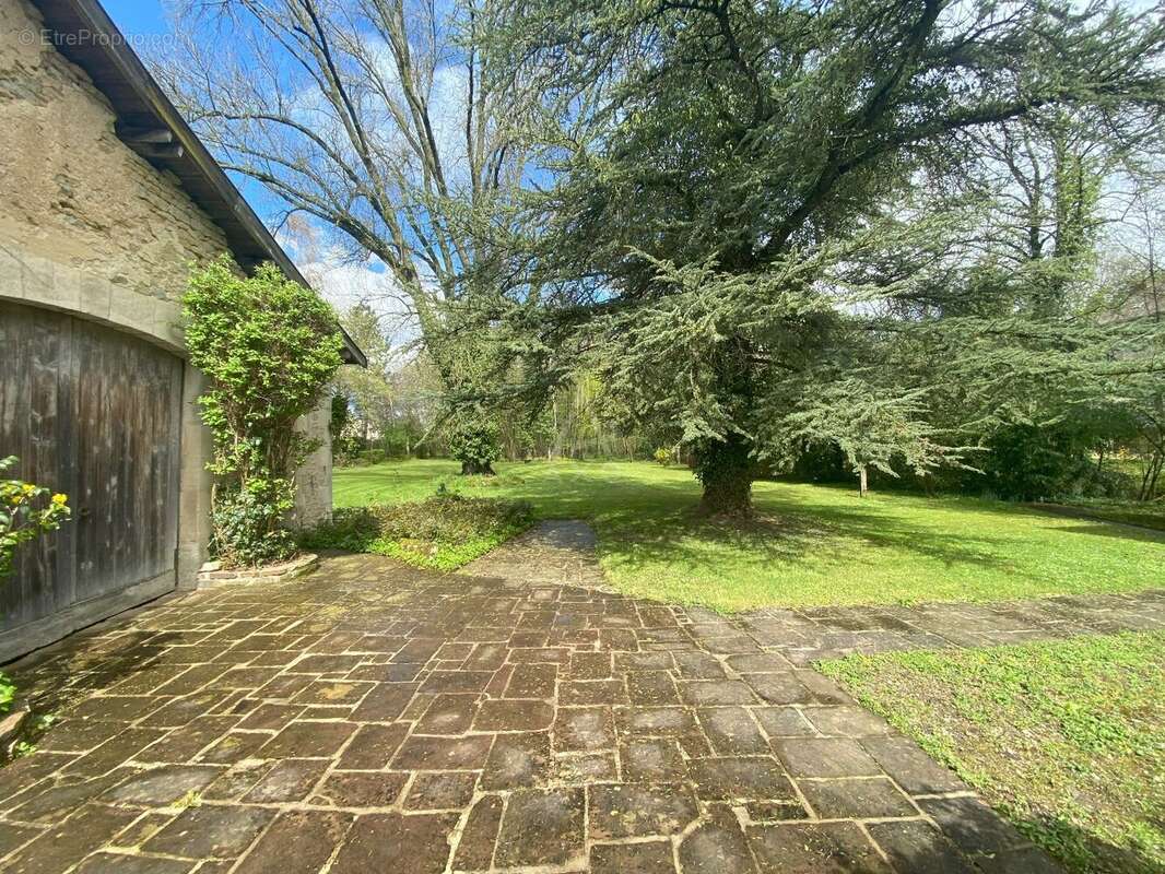 Maison à SOMMEVOIRE