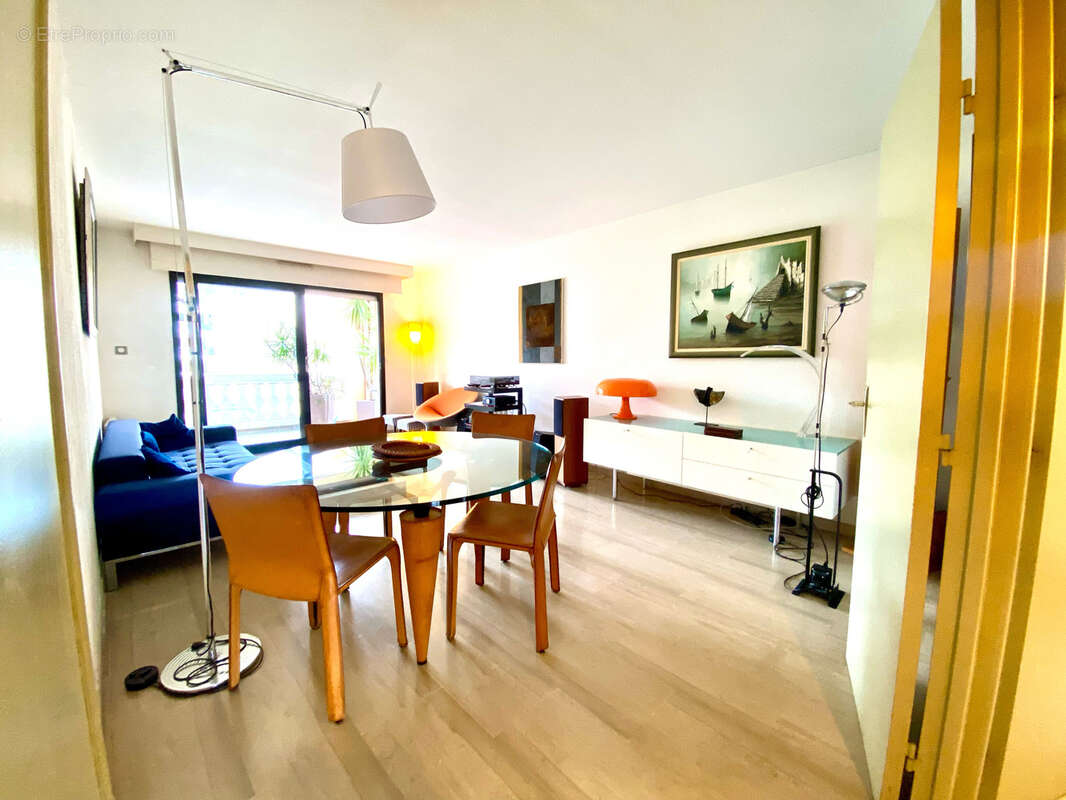 Appartement à LE CANNET