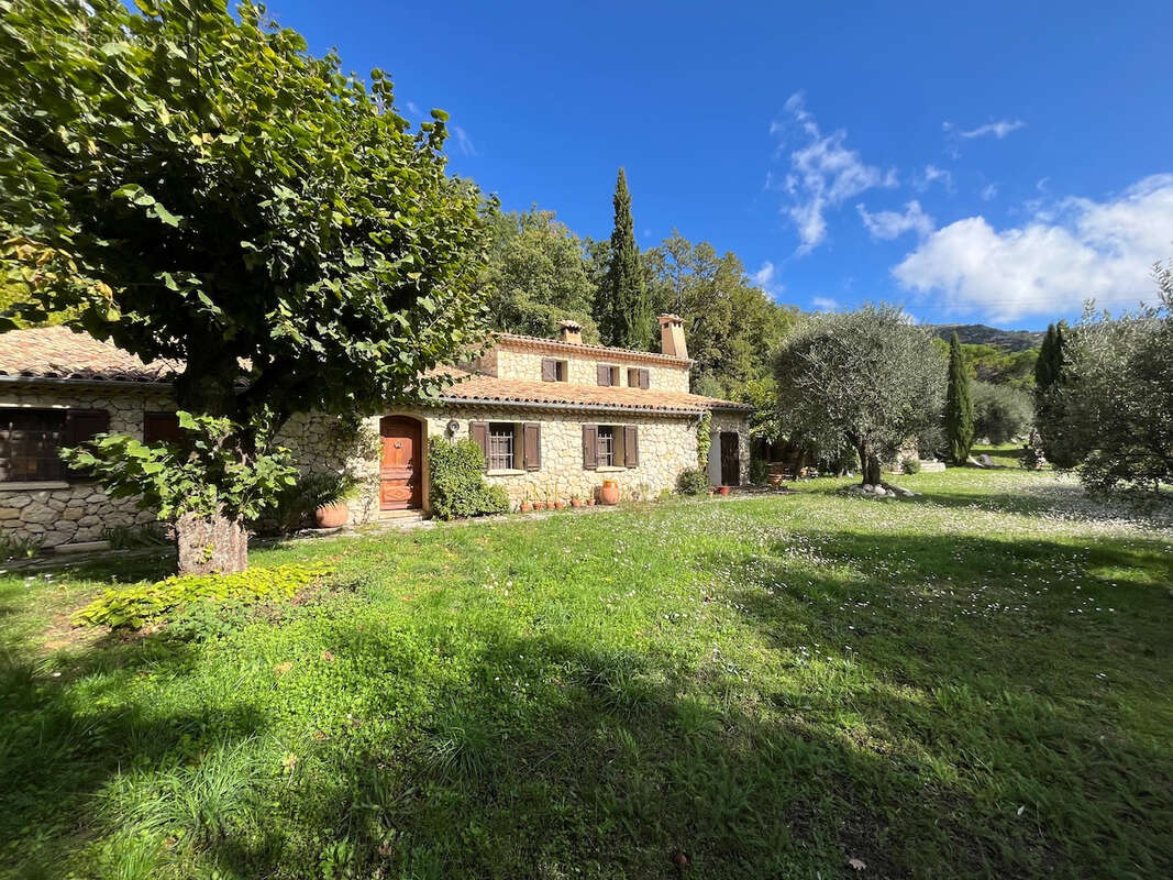 Maison à SAINT-VALLIER-DE-THIEY