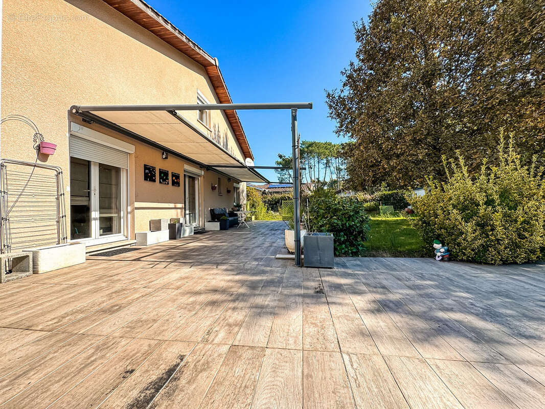 Autre à SAINT-JULIEN-EN-BORN