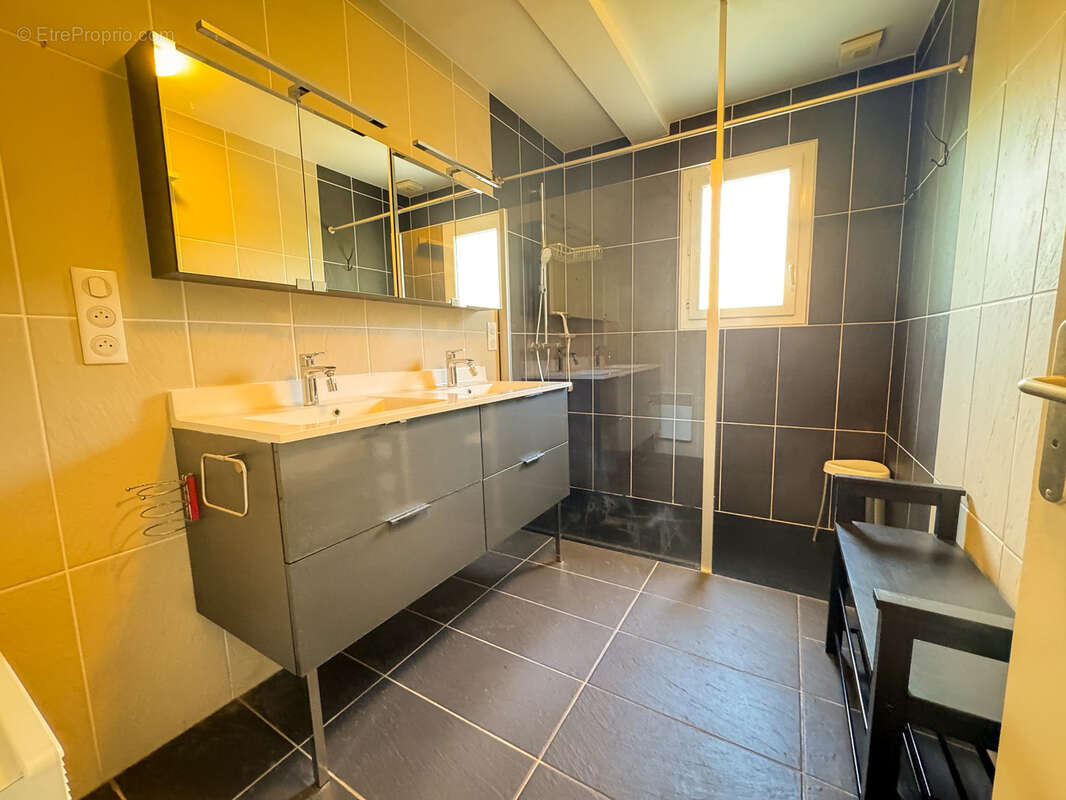 Autre à SAINT-JULIEN-EN-BORN