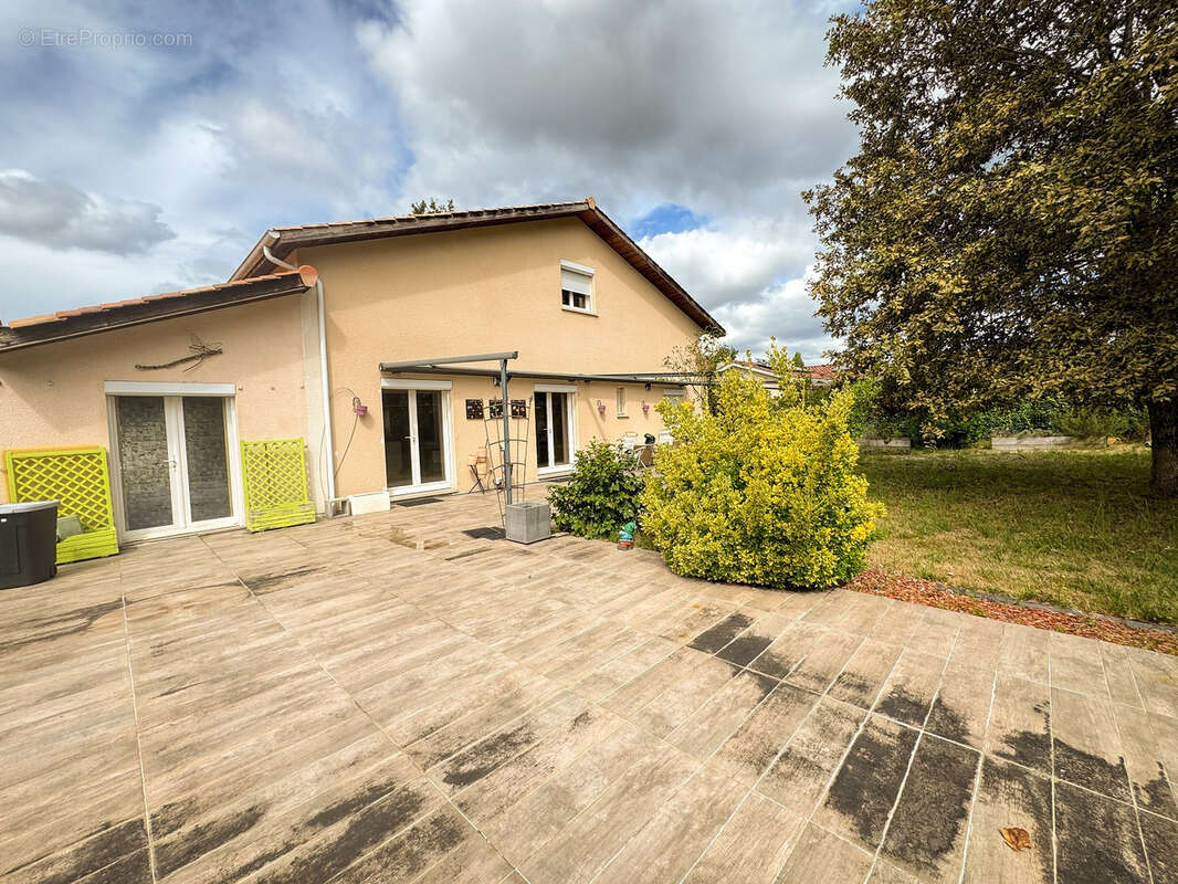 Autre à SAINT-JULIEN-EN-BORN