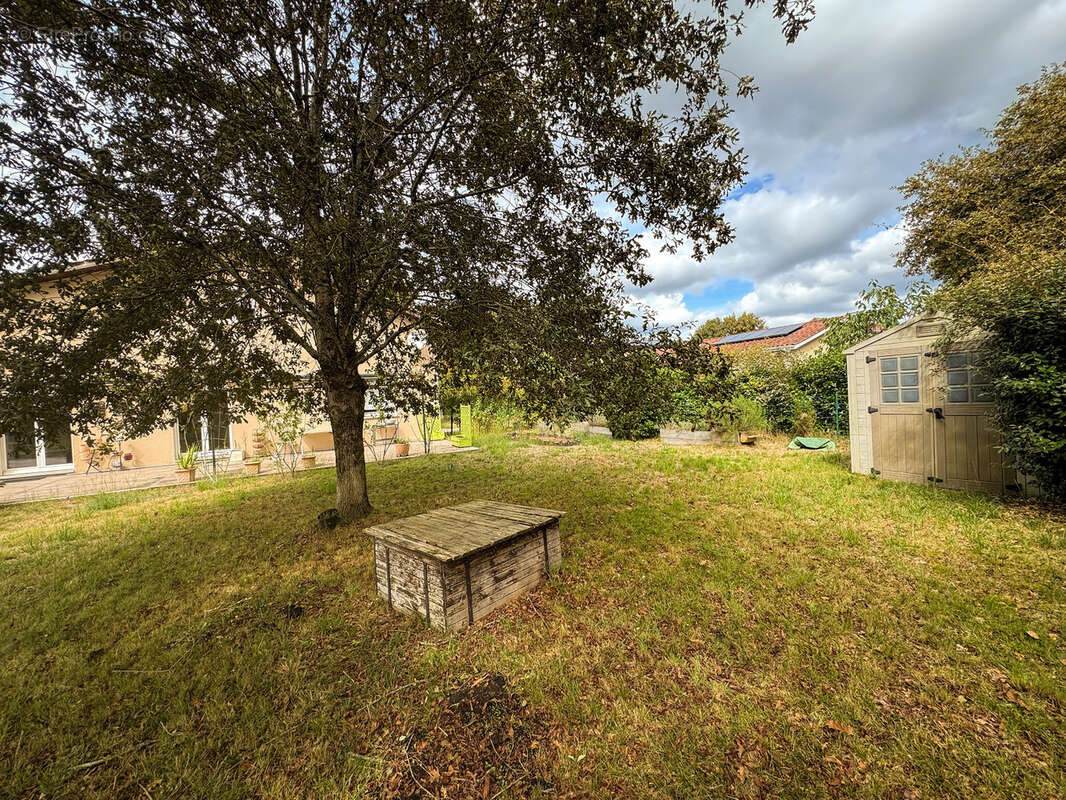 Autre à SAINT-JULIEN-EN-BORN