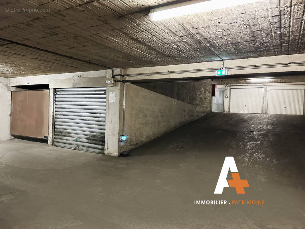 Parking à MARSEILLE-7E