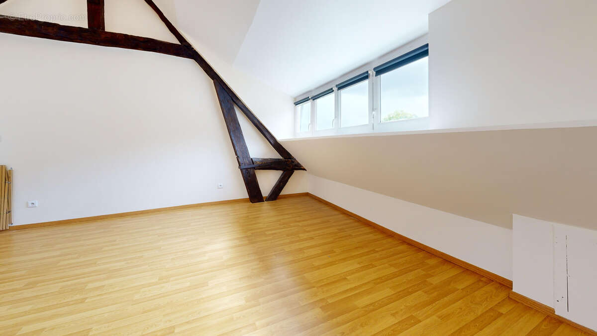 Appartement à NEAUPHLE-LE-CHATEAU