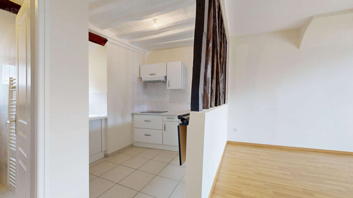 Appartement à NEAUPHLE-LE-CHATEAU