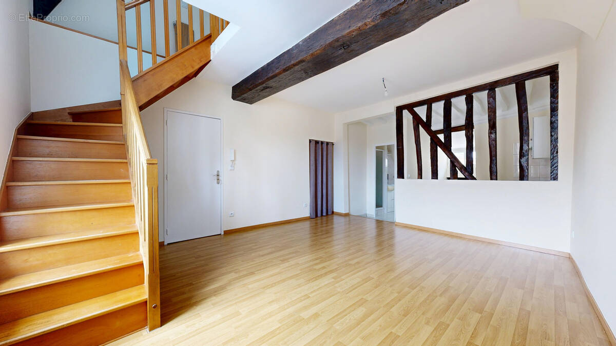 Appartement à NEAUPHLE-LE-CHATEAU