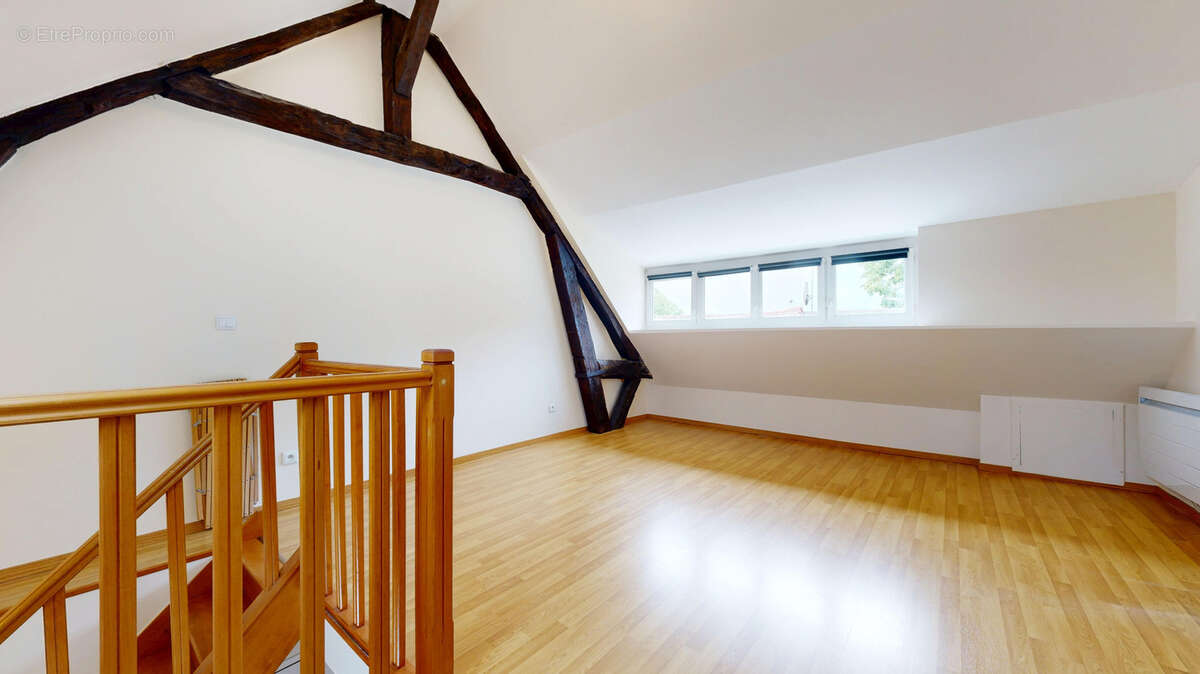 Appartement à NEAUPHLE-LE-CHATEAU